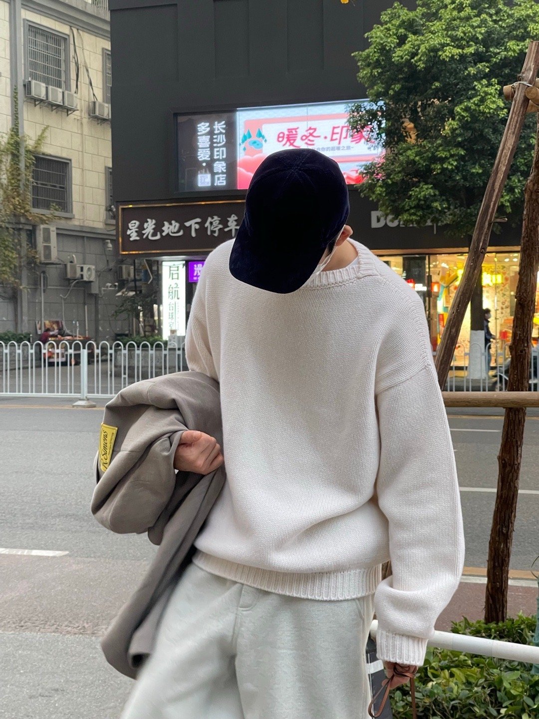 井柏然的街头随拍照片男友风穿搭休闲帅气
