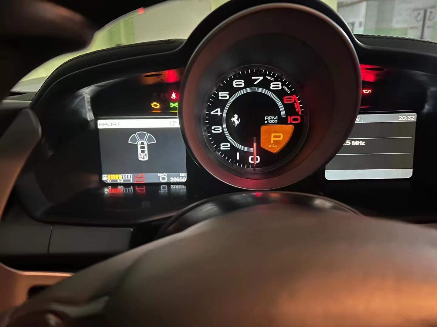 一代经典稀有13年白色法拉利458敞篷