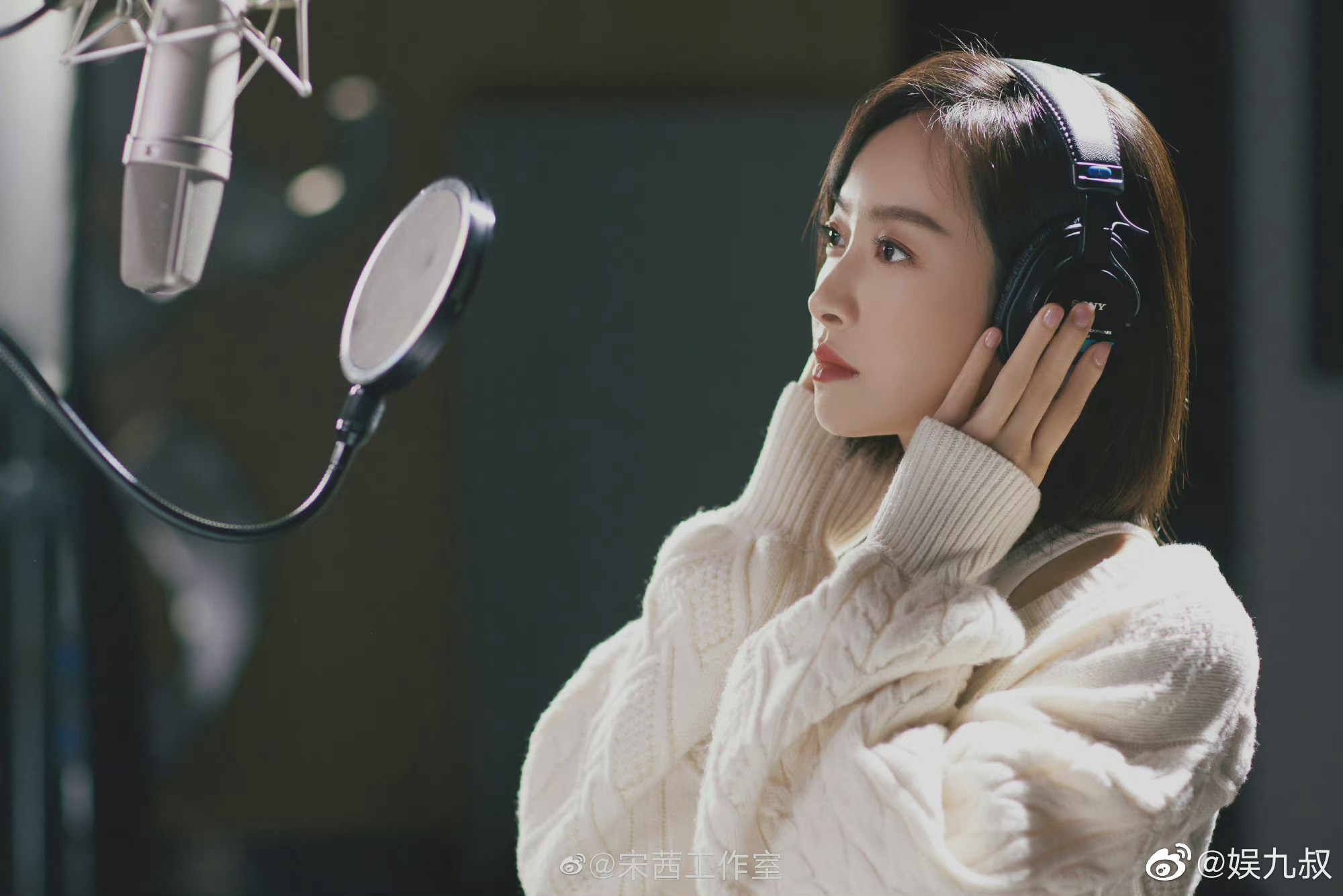 宋茜新歌浪潮录音室花絮照
