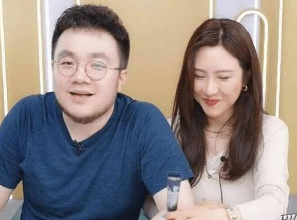 揭秘宋丹丹儿子巴图与大7岁王博谷的婚姻生活