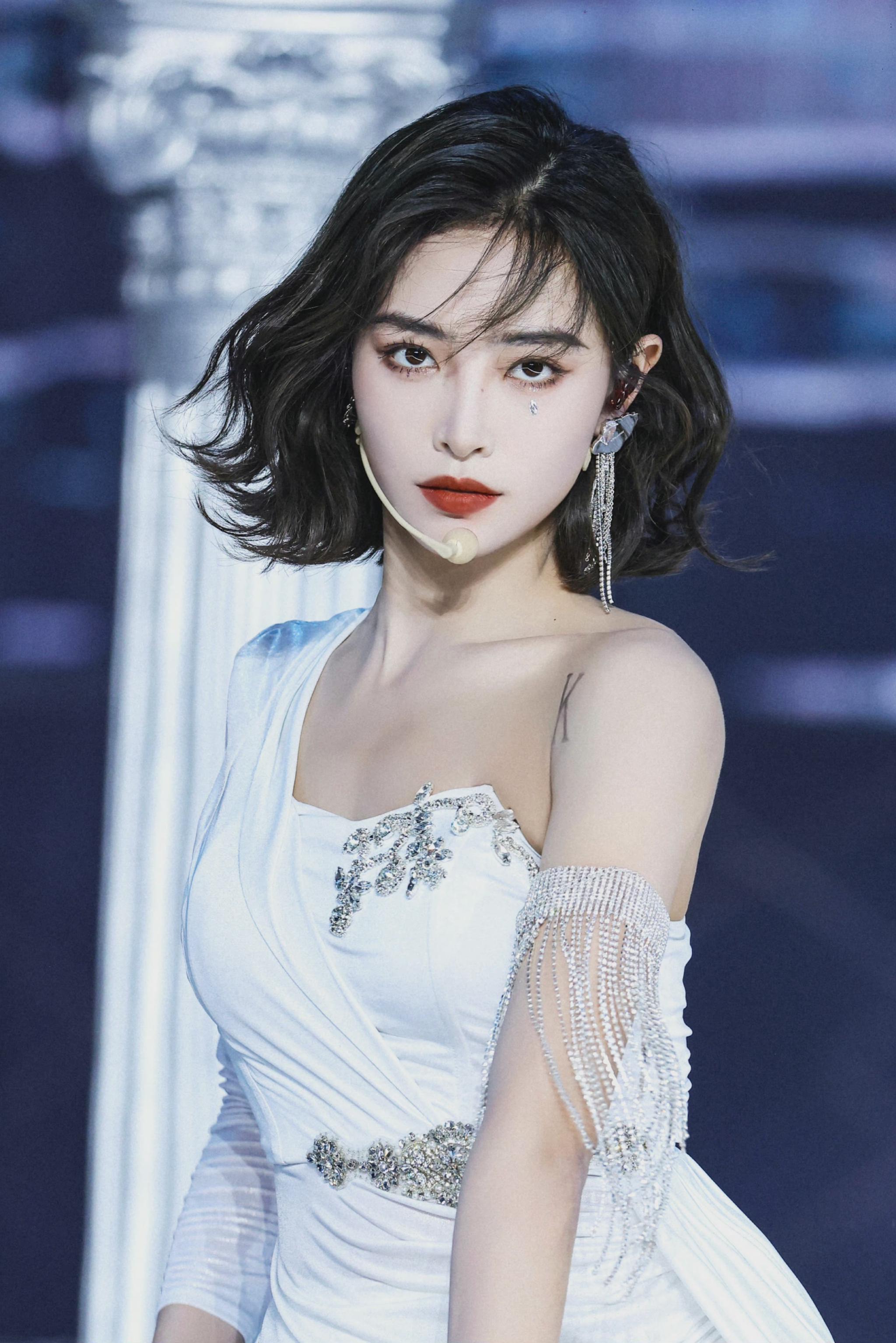 许佳琪演唱会日常花絮图 直角肩 天鹅颈 绝美kiki|许佳琪|演唱会|kiki