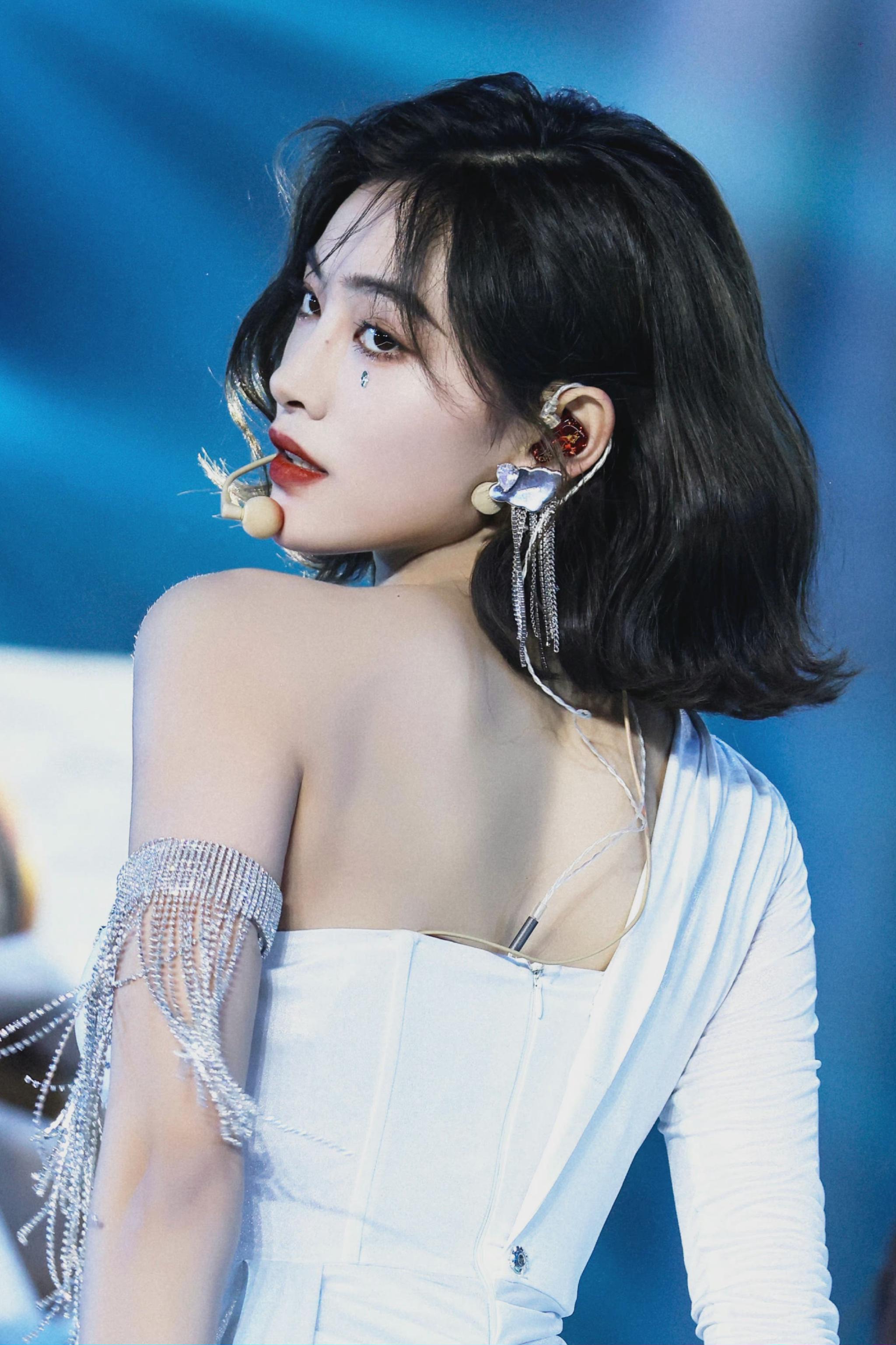 许佳琪演唱会日常花絮图 直角肩 天鹅颈 绝美kiki|许佳琪|演唱会|kiki