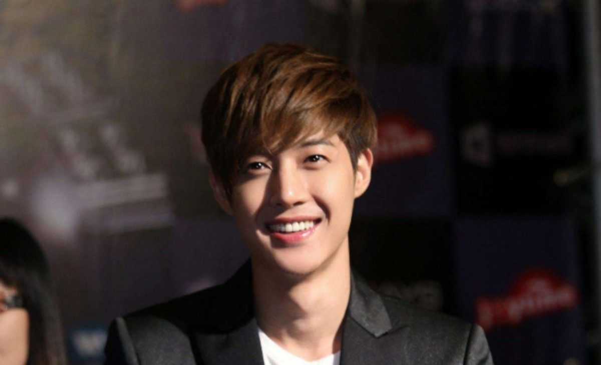 人是糊了,但他的颜值可从没糊过|金贤重|花样男子|韩国_新浪新闻