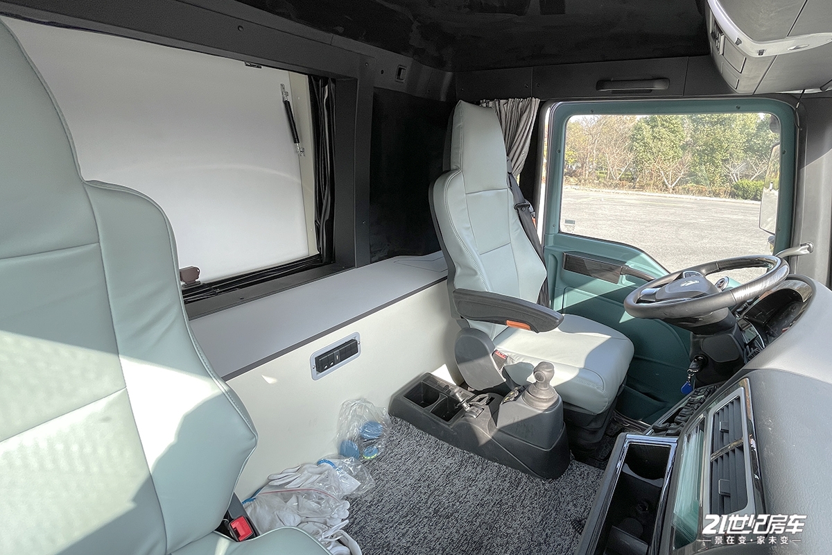 实力比肩进口man实拍国内重卡杰出代表之罗曼威尔德越野房车