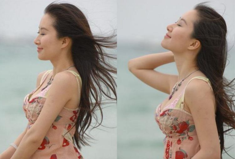 舒畅海边度假照曝光低领吊带裙曲线太美