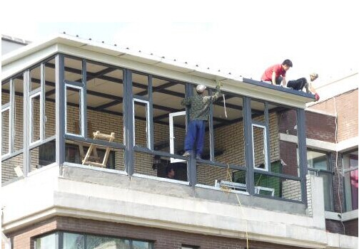 奉劝大家别再用传统的方法封阳台了不是迷信真的会影响生活