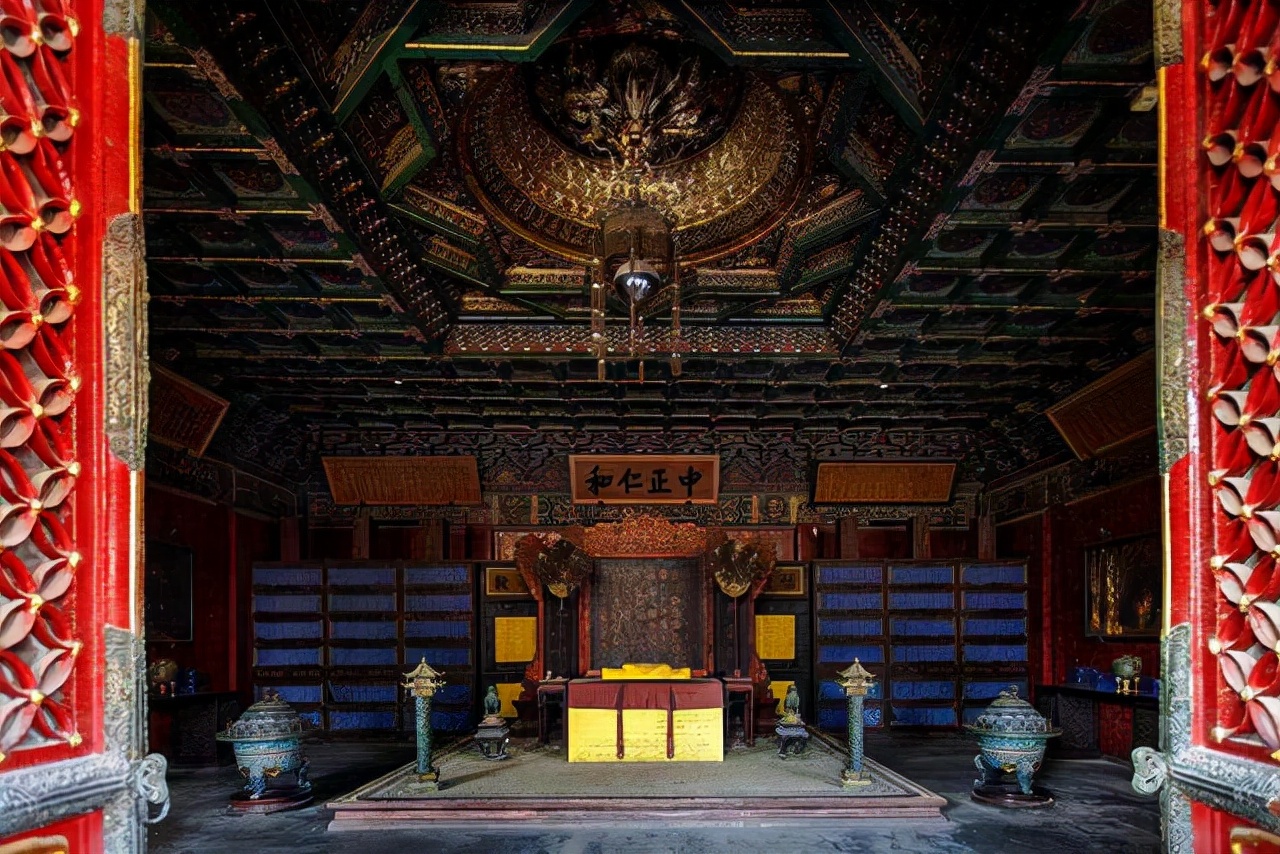 故宫养心殿有个雨罩上面的瓦片透明为何现代技术竟无法复制