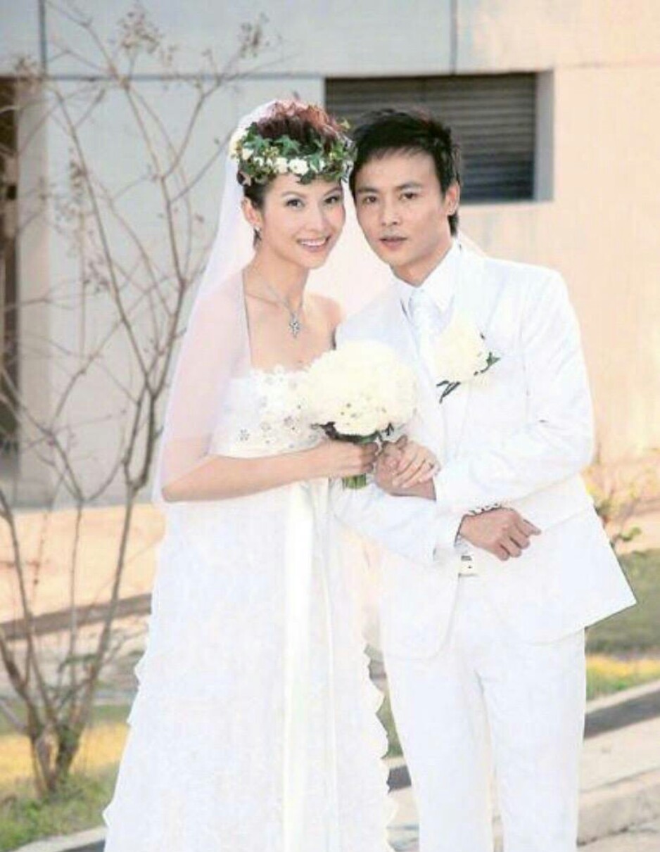 蔡少芬晒照庆祝结婚14周年张晋甜蜜表白我的心和你在一起