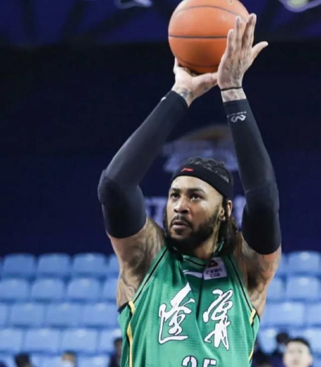 莫兰德加盟辽宁,的确让内线大韩一个人苦苦支撑的局