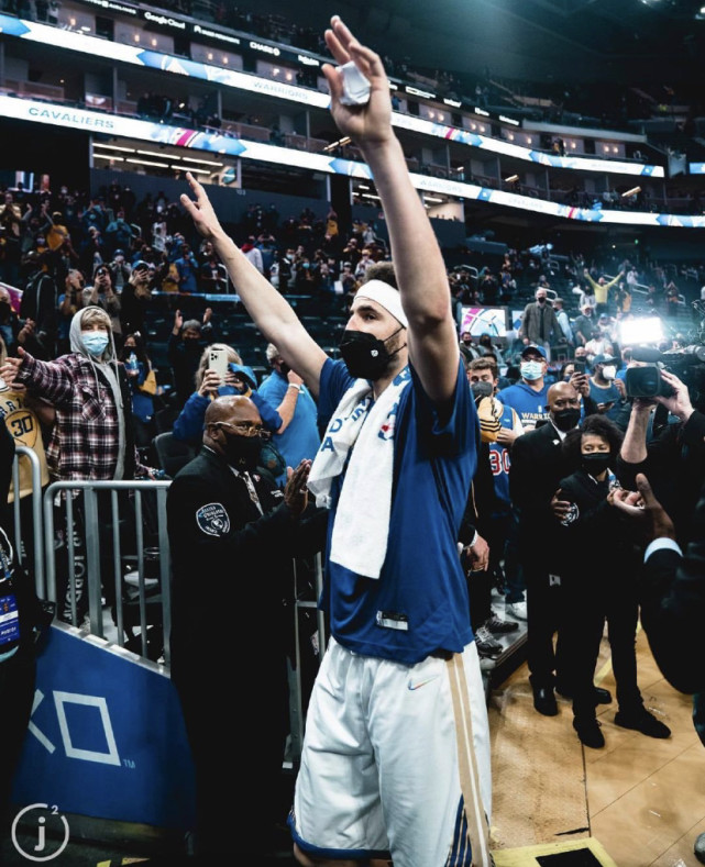 克莱复出太疯狂!勇士收视率超1.1亿播放,库里、克莱剑指总冠军休闲区蓝鸢梦想 - Www.slyday.coM 克莱复出太疯狂!勇士收视率超1.1亿播放,库里、克莱剑指总冠军休闲区蓝鸢梦想 - Www.slyday.coM