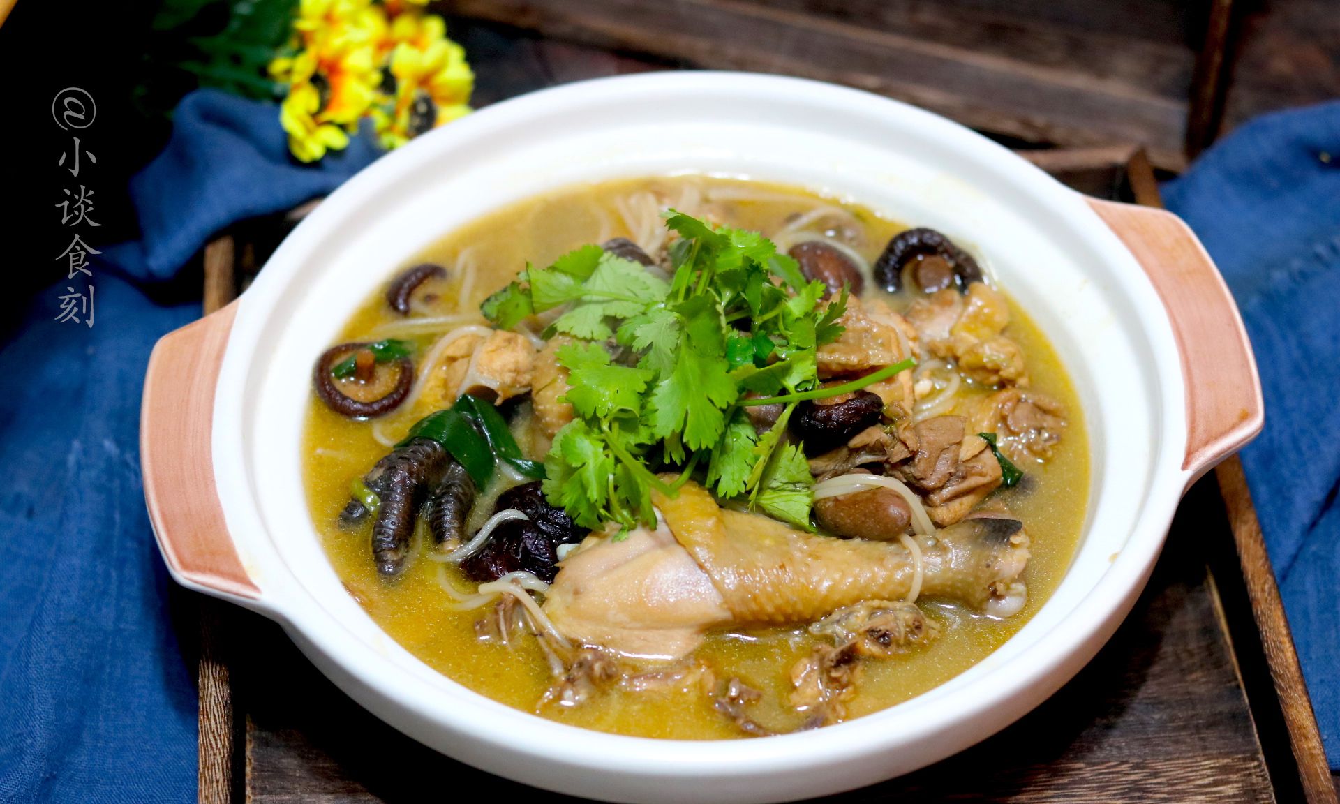 炖蘑菇鸡,记住放"5样"调料,汤汁鲜美,鸡肉滑嫩不柴,好香啊|蘑菇|调料