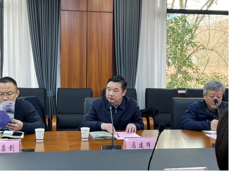 材料学院院长周华民专题汇报了学院本科生人才培养情况.