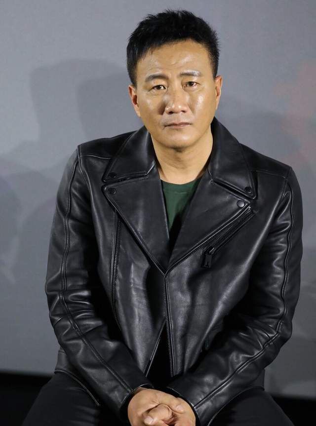 53岁的胡军不惧绯闻与师妹相濡以沫23年终于熬出了老戏骨风范