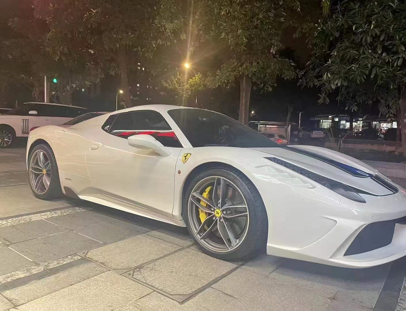 一代经典稀有13年白色法拉利458敞篷