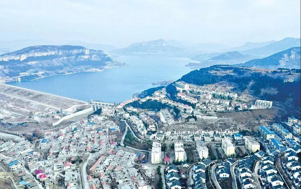 卧虎山水库旁的杨而村别墅区 图源：《经济参考报》