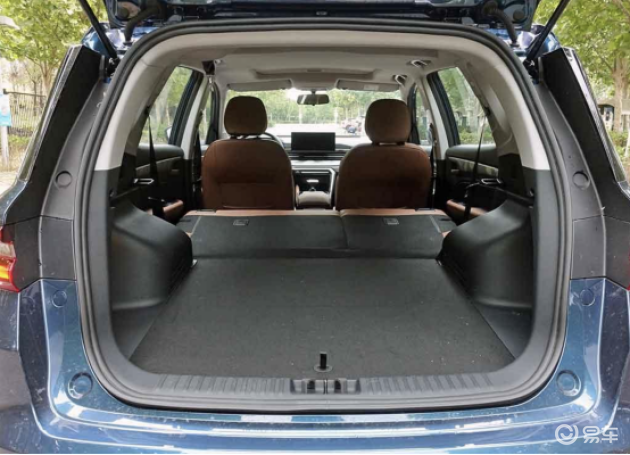 的时候都说要买个空间大的,平时放假休息了也可以带家人出去玩,远景x6