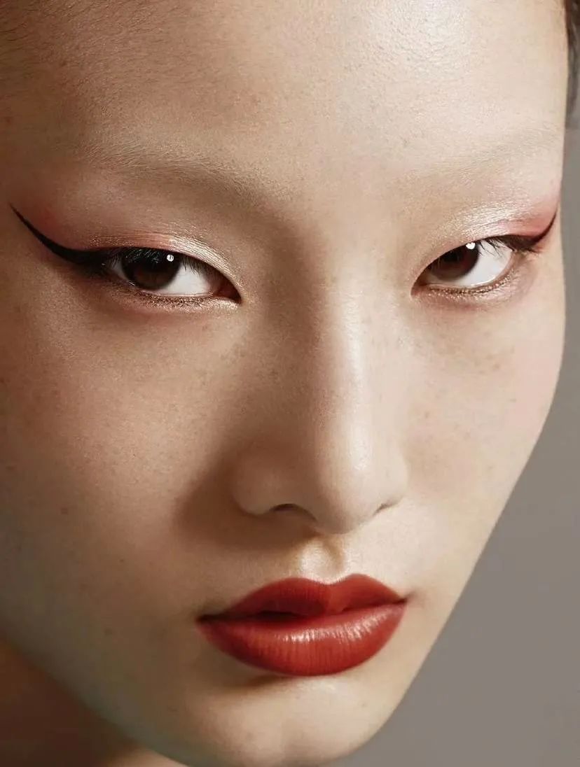 小眼睛不配做中国模特