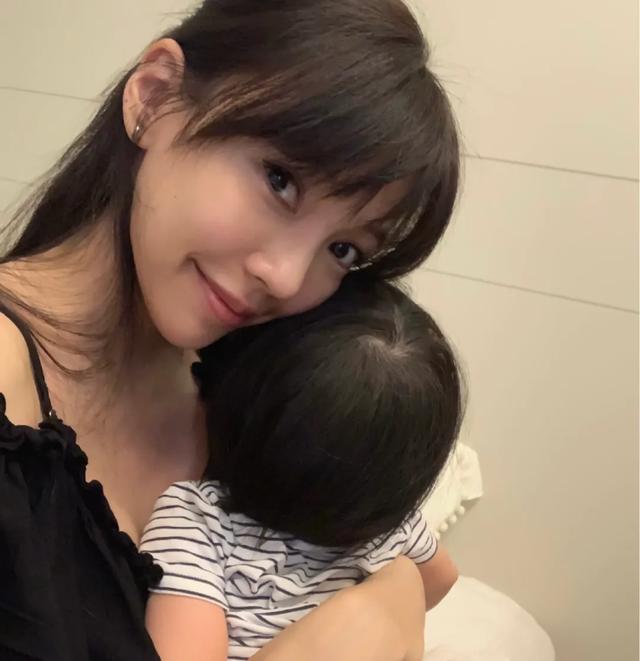 李靓蕾发文回应王力宏律师扔出3个问题网友却只想看实锤