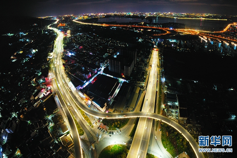 延时航拍瞰大美春城:晚霞落尽处 万家灯火起|航拍|昆明市_新浪新闻