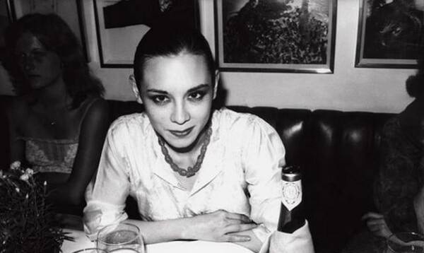 她是首位承认患"艾"的女星,豪门婚姻破裂,患病后仅活了三年|周天娜