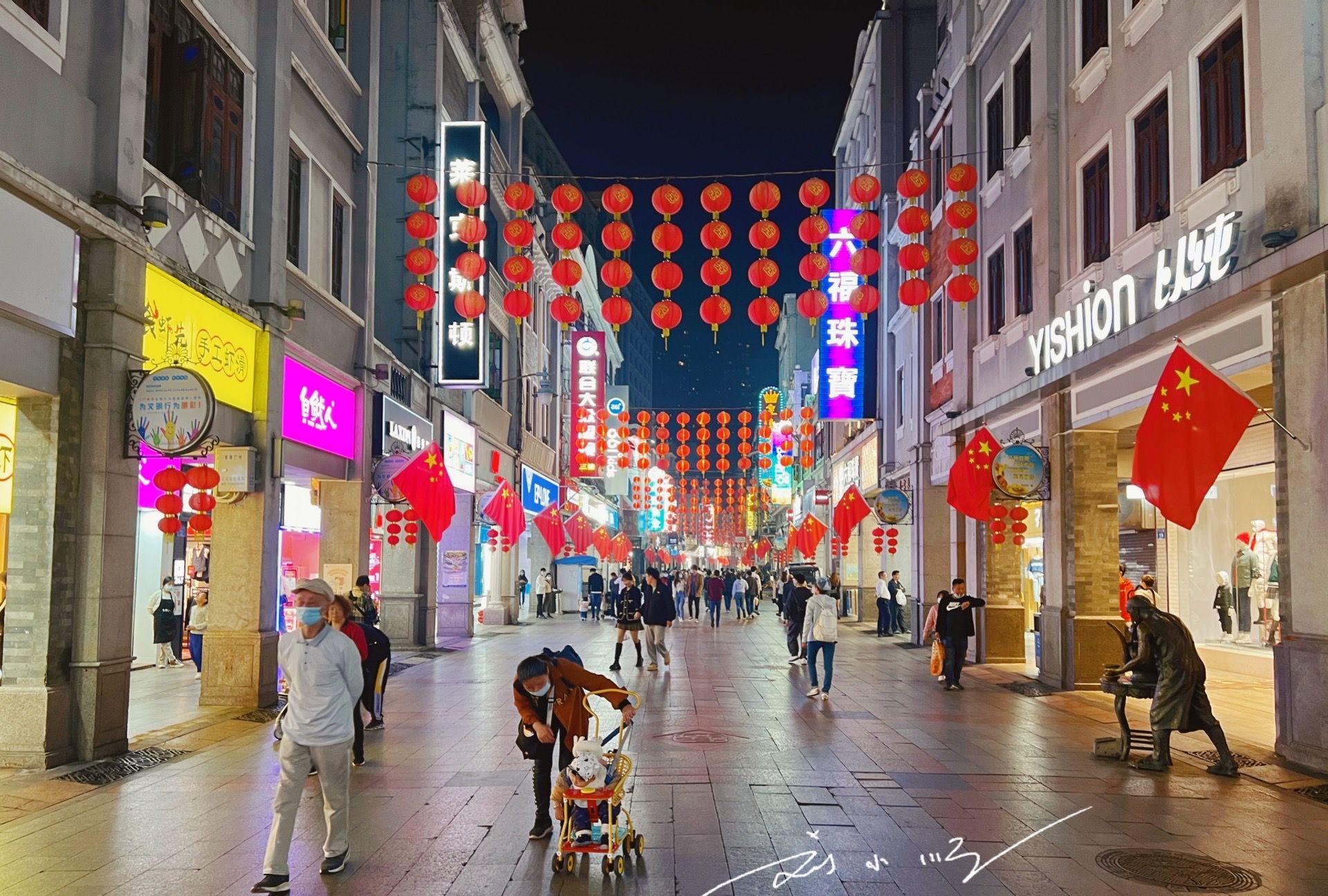 广州西部有一条尴尬的步行街曾经很热闹如今却没什么人气