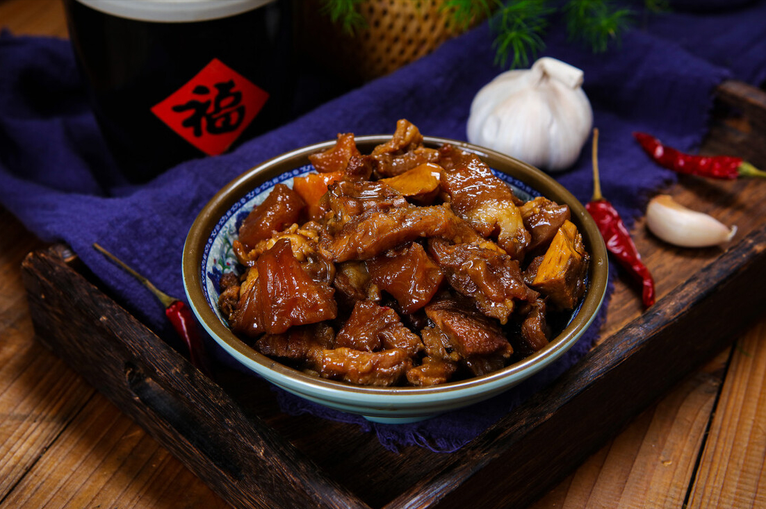 黄焖牛肉简单一焖一炖过年聚餐端上桌亲戚夸你是大厨