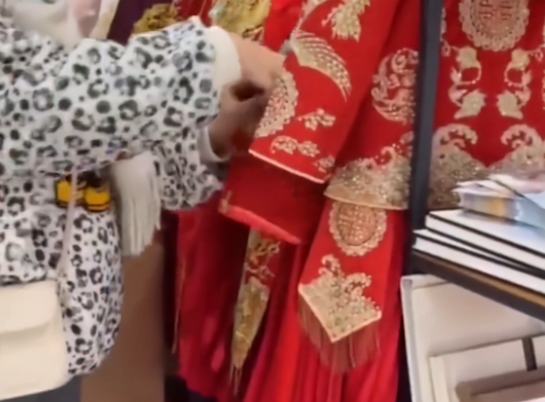 一剪没5万 怒剪32件婚纱事件双方达成5万赔偿休闲区蓝鸢梦想 - Www.slyday.coM