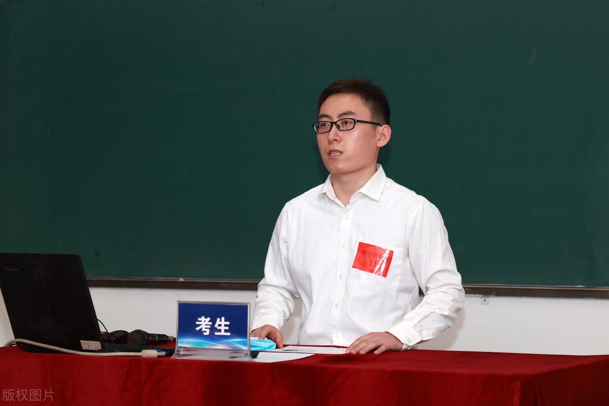 国考面试评分标准表出炉穿着打扮很重要手脚不能有小动作