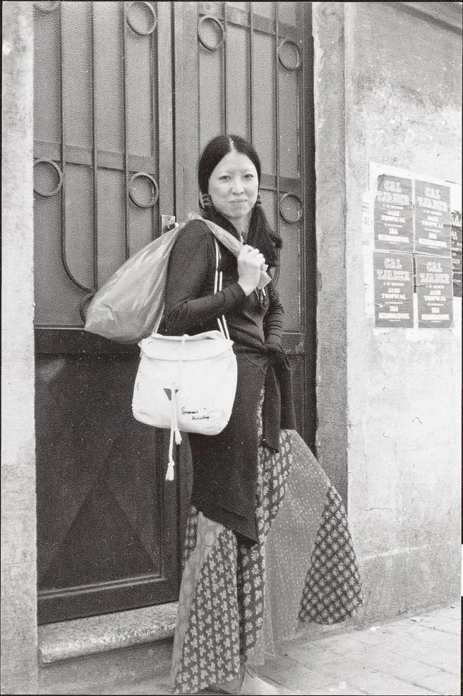 三毛:只希望我穷穷的但快快乐乐|姆妈|爹爹|三毛_新浪新闻