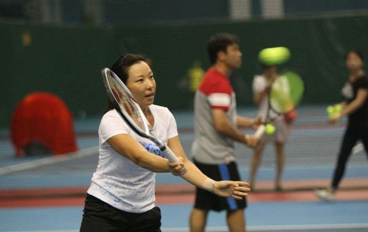 今年9月,郑洁受聘担任湖北网球学校的名誉校长,而在那之前,她曾经在
