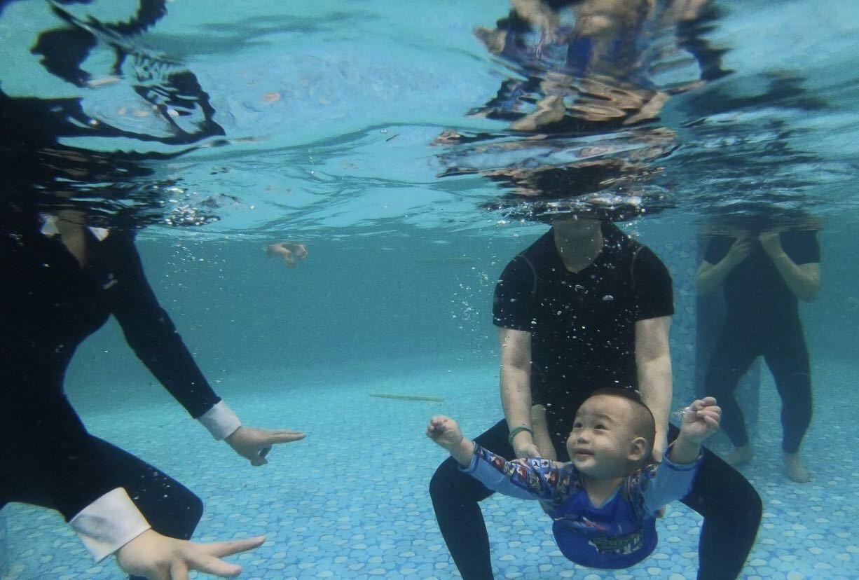 应该被叫做"潜水反射能力",这主要是因为新生儿在出生以前都是在羊水