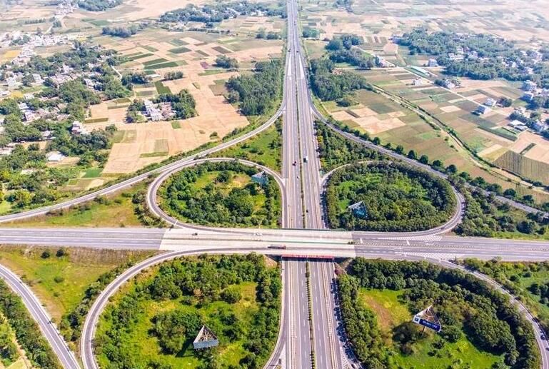 京台高速蚌埠至合肥段就是其中之一,这条高速公路于2001年投入使用的