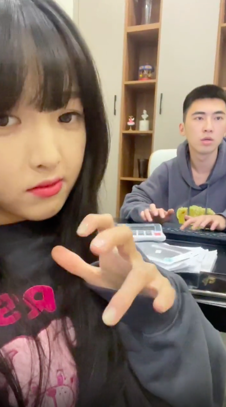 可心假装出轨田姥姥实力护欧尼熊口吐芬芳透露欧尼熊脾气很差