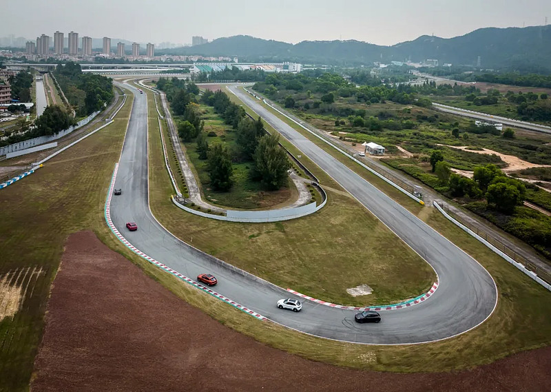 珠海赛道试驾告诉你20t保时捷macan与bba有什么不一样