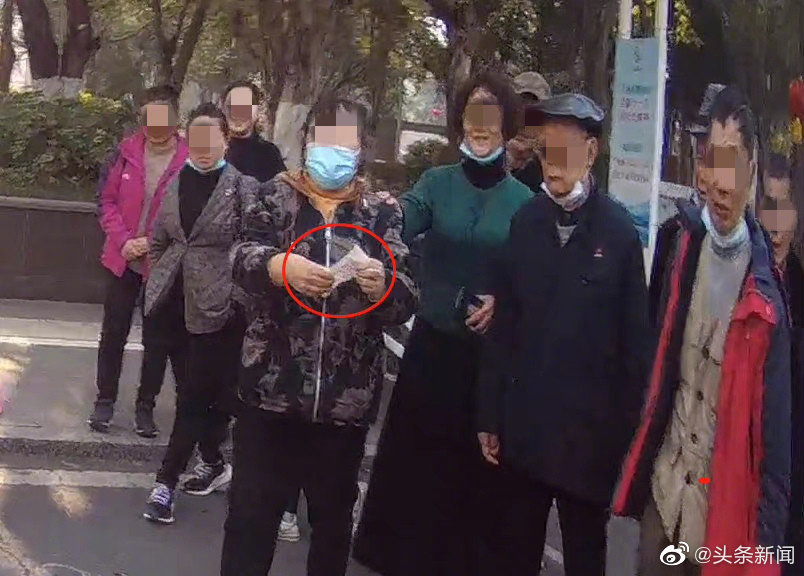 四川大妈街头捡到一亿五千万现金支票，吓到报警休闲区蓝鸢梦想 - Www.slyday.coM