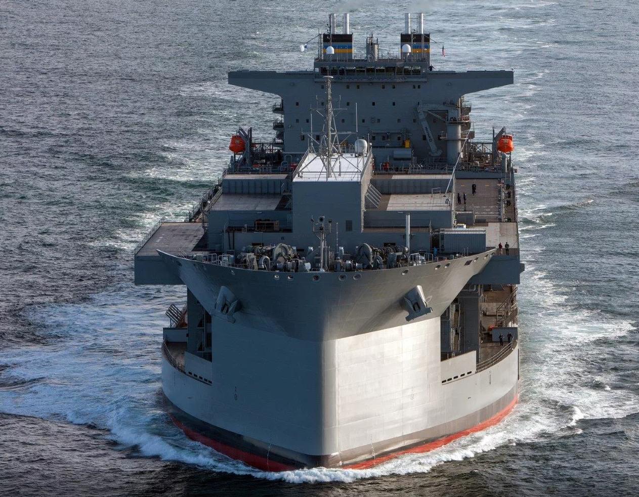 美海军远征基地舰排水量巨大担负重要使命
