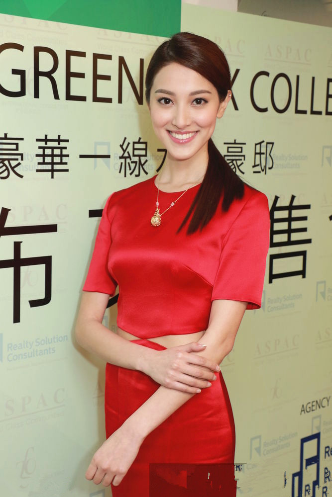 港姐陈凯琳真美穿甜美港风裙演绎仙女风52岁老公宠爱有佳