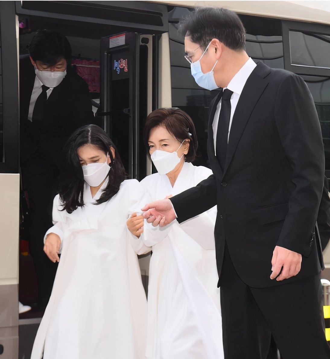 李在镕也憋屈前妻和影帝恩爱缠绵21岁儿子不成器多次被退学