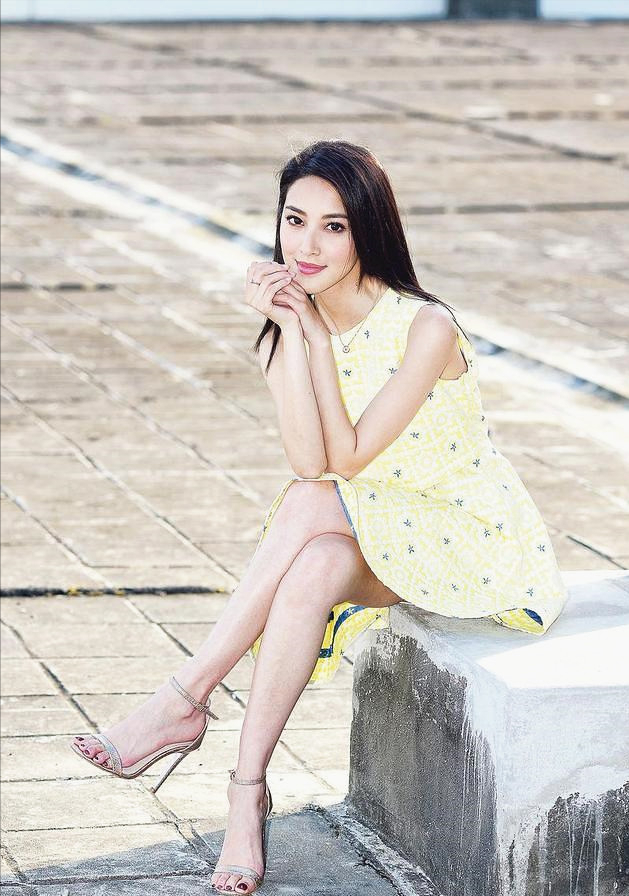 港姐陈凯琳真美穿甜美港风裙演绎仙女风52岁老公宠爱有佳
