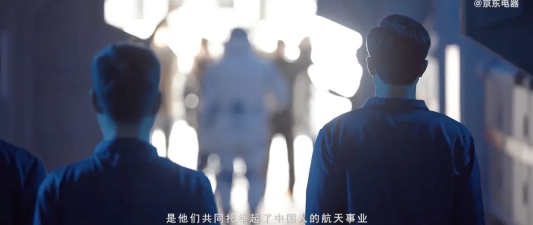 被人民网点赞的《后背》凭什么？休闲区蓝鸢梦想 - Www.slyday.coM