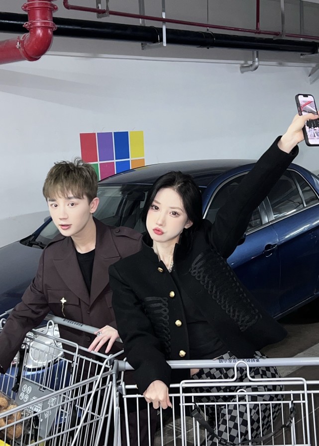 网红真有钱！薛小婉晒生日红包约20万，凡尔赛：人情世故，要还的休闲区蓝鸢梦想 - Www.slyday.coM