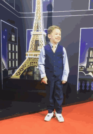 那些曾红极一时的童星怎么样了？假笑男孩靠接祝福视频赚钱休闲区蓝鸢梦想 - Www.slyday.coM