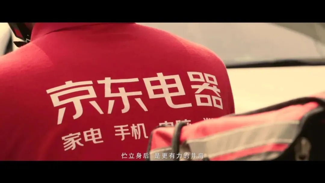 被人民网点赞的《后背》凭什么？休闲区蓝鸢梦想 - Www.slyday.coM