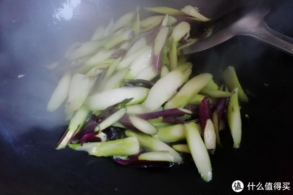 这菜正当时，简单炒一炒比肉香，还能保护眼睛，孩子近视要多吃休闲区蓝鸢梦想 - Www.slyday.coM