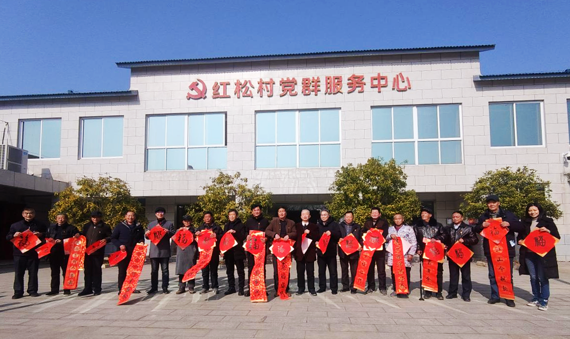 南京东坝街道迎春节送春联浓浓墨香暖人心