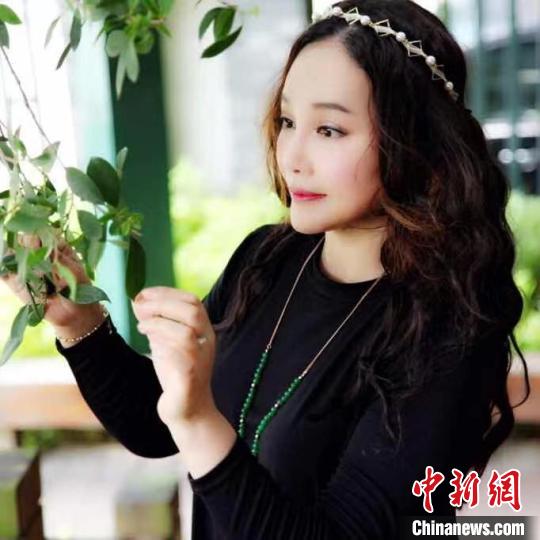 女包公沈敏坚持传承越剧花脸行当