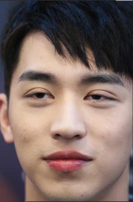 男星割双眼皮是分水岭成龙周星驰提气质刘恺威陈学冬变帅哥