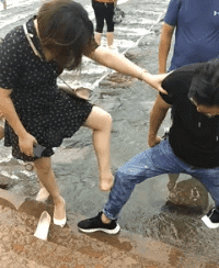 图片[3]-搞笑GIF趣图:大哥，光头强也没有像你这样使用的吧！-魔性次元