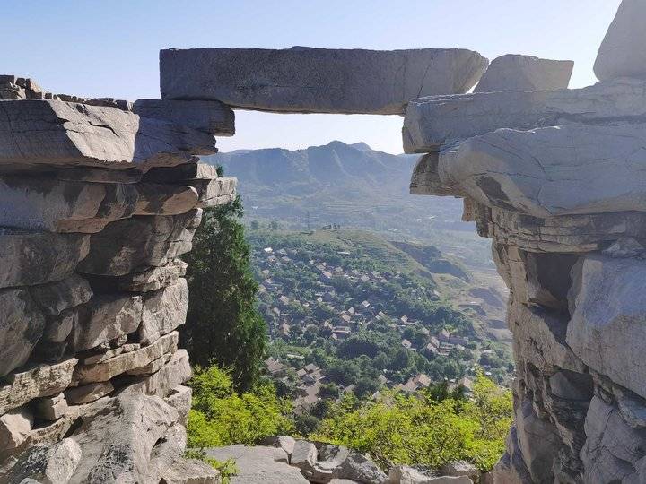 花山居士登围子山赋