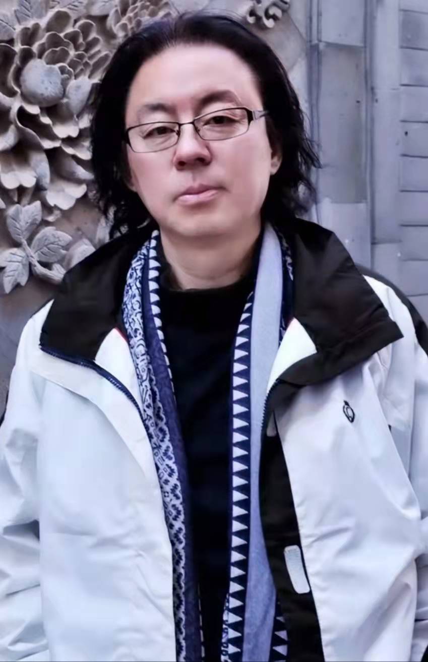 秘书长,烟台市作家协会会员,《黄海散文》《胶东散文年选》微刊副总编